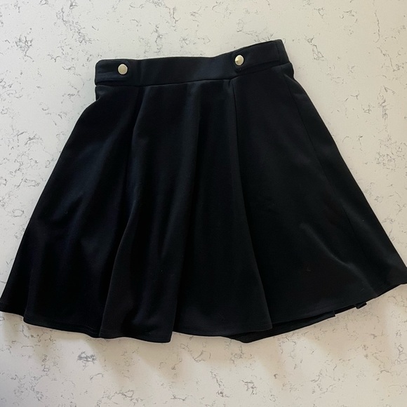 EUC New Look Black Elastic Waist Pleated A-Line Skater Mini Skirt Size UK 6 US 2 - Picture 3 of 10